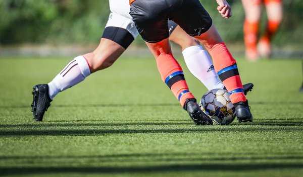 Comment s'entraîner et s'améliorer au football, seul ou en équipe ?